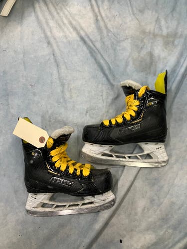 Youth Bauer Supreme S27 Hockey Skates Regular Width 12 (Used)
