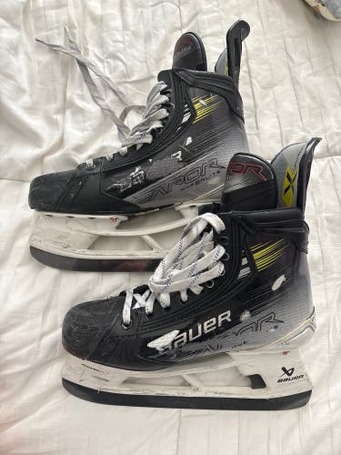 Bauer Vapor Hyperlite 2 Hockey Skates Narrow Width 8 (Used)