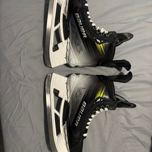 2024 Bauer Vapor Hyperlite 2 Hockey Skates 9 (Used)