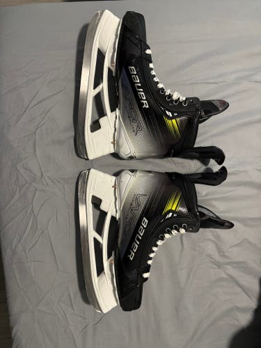 2024 Bauer Vapor Hyperlite 2 Hockey Skates 9 (Used)