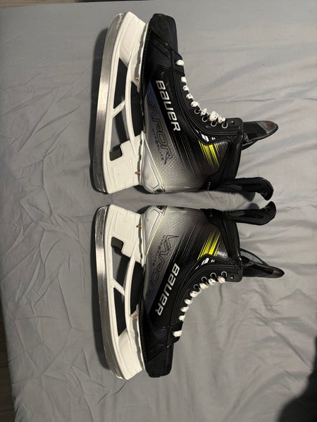 2024 Bauer Vapor Hyperlite 2 Hockey Skates 9 (Used)