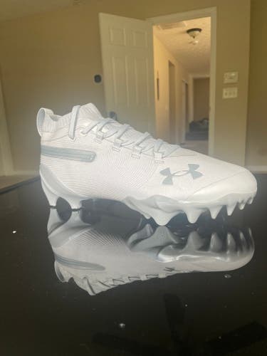 White Men's Size M 8.0 (W 9.0) Adult Under Armour Molded Cleats Cleats (New)