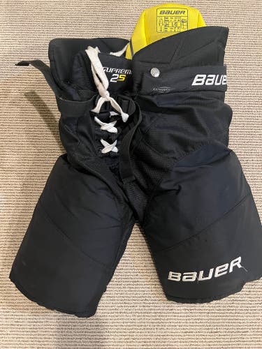 Junior Large Bauer Supreme 2s Pro Hockey Pants (Used)
