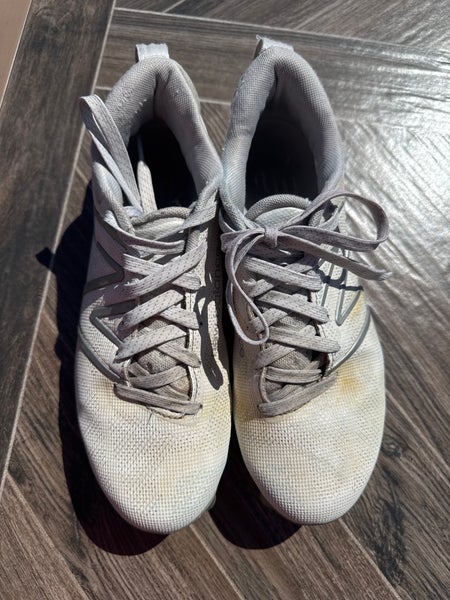 White Men's Size M 7.5 (W 8.5) Adult New Balance Low Top Molded Cleats (Used)
