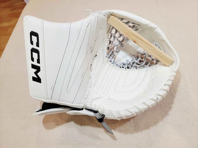 CCM EFlex 7 Pro  |  Markstrom Glove (Pro Stock)