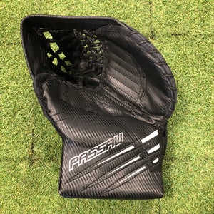 Senior Passau Quicksilva Goalie Glove Regular (Used)