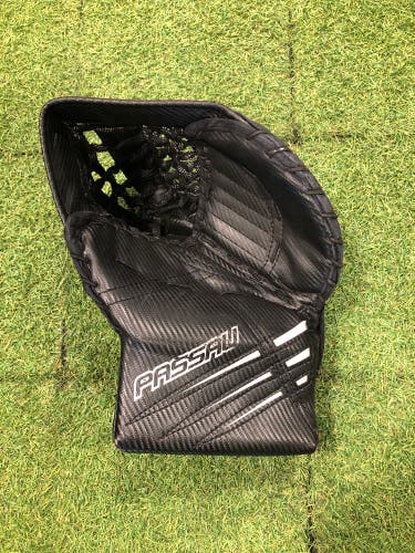 Senior Passau Quicksilva Goalie Glove Regular (Used)