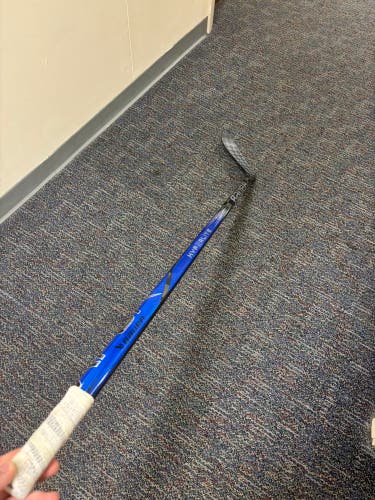 2 Blue Custom Intermediate Bauer Vapor Hyperlite Left Hand Hockey Stick P28 Pro Stock (Used)