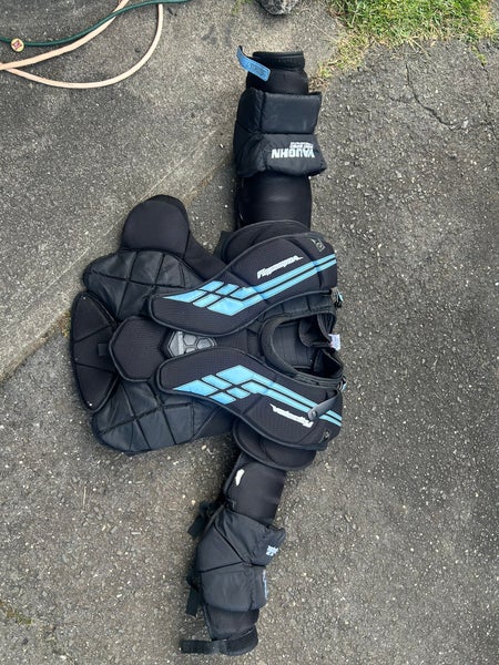 Small 2018 Vaughn VE8 Pro Carbon Goalie Chest Protector (Used)