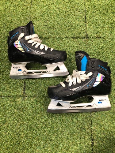 Intermediate True TF7 Hockey Goalie Skates Regular Width Size 5.5 (Used)