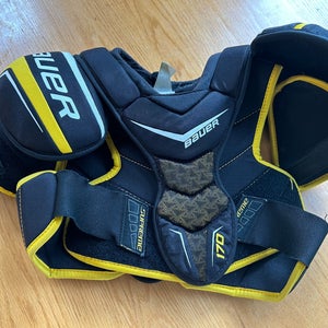 Men's Large Junior Bauer Supreme S170 Shoulder Pads (Used)