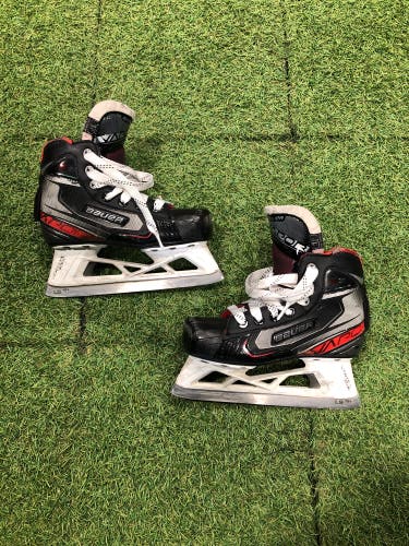 Junior Bauer Vapor X2.7 Hockey Goalie Skates Regular Width Size 1.5 (Used)