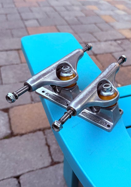 Vintage (136mm) Independent Late Stage 8 Skateboard Trucks - Excellent Condition