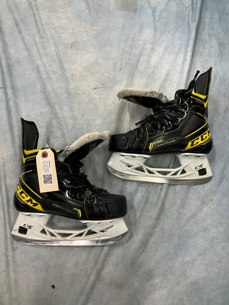 Junior CCM Super Tacks 9380 Hockey Skates Regular Width Size 2.5 (Used)