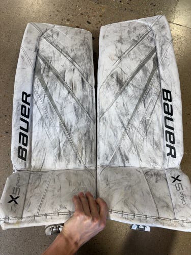 34+" Senior Medium Bauer Vapor X5 Pro Goalie Leg Pads (Used)