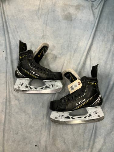 Junior CCM Tacks 9070 Hockey Skates Regular Width Size 3.5 (Used)