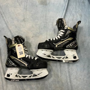 Intermediate CCM Tacks AS-590 Hockey Skates Regular Width Size 4.5 (Used)