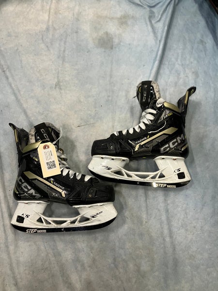 Intermediate CCM Tacks AS-590 Hockey Skates Regular Width Size 4.5 (Used)