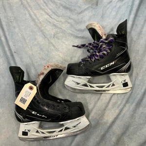 Junior CCM RibCor 76K Hockey Skates Regular Width Size 1 (Used)