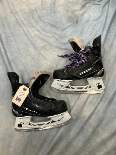 Junior CCM RibCor 76K Hockey Skates Regular Width Size 1 (Used)