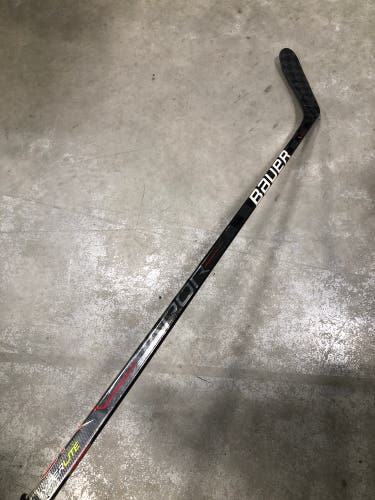 Junior Bauer Vapor Hyperlite Hockey Stick Left Hand P28 (Used)