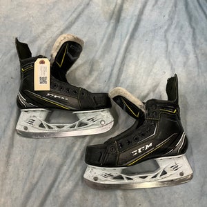 Junior CCM Tacks 9070 Hockey Skates Regular Width Size 5 (Used)