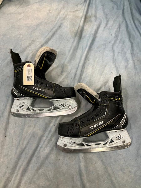 Junior CCM Tacks 9070 Hockey Skates Regular Width Size 5 (Used)
