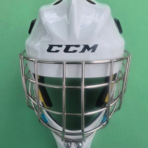 White Senior CCM Axis 1.5 Goalie Mask (7 - 7 1/2)