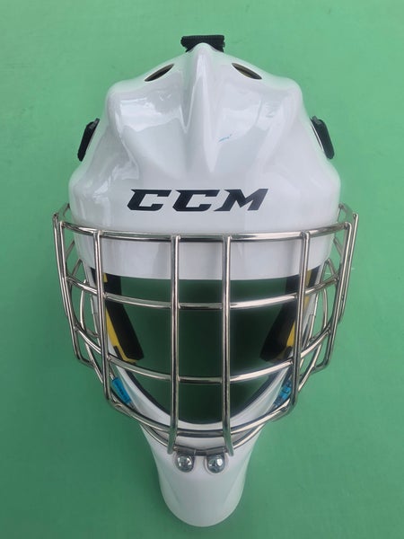 White Senior CCM Axis 1.5 Goalie Mask (7 - 7 1/2)