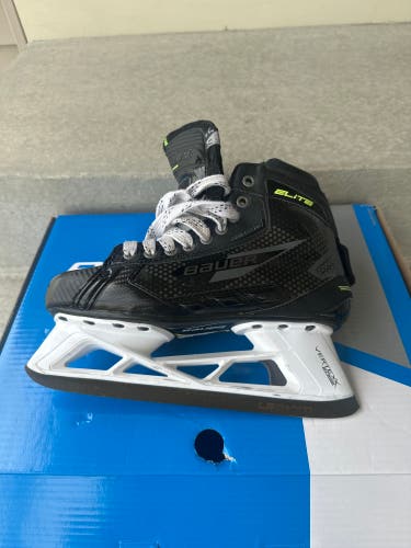 Bauer Elite Hockey Goalie Skates 7.5 (Used)