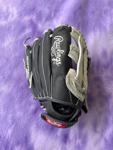 Black Rawlings Sure Catch RH Outfield Baseball Glove 11" (Used)