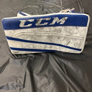 White Senior CCM Extreme Flex II 860 Goalie Gloves & Blockers Regular (Used)
