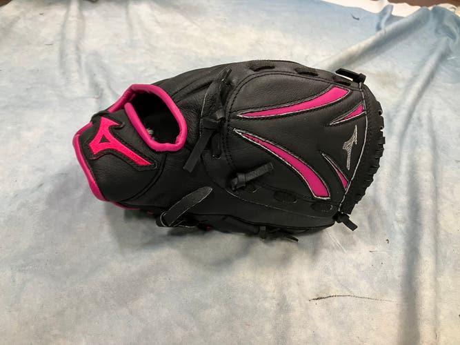 Black Mizuno Finch RH Softball Glove 10" (Used)