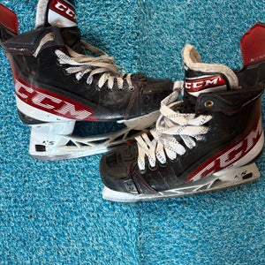 Senior Size 8 CCM JetSpeed FT4 Hockey Skates Tapered Fit (Used)