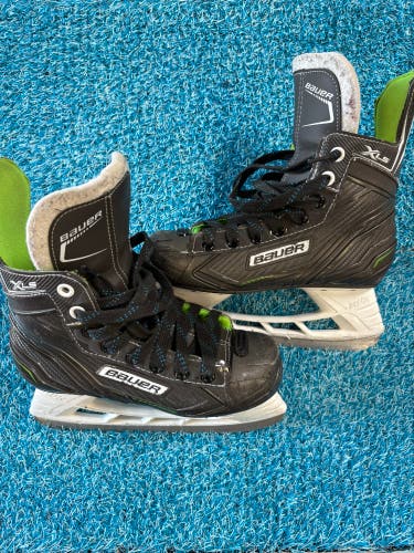 Junior Bauer XLS Hockey Skates Regular Width Size 3 (Used)