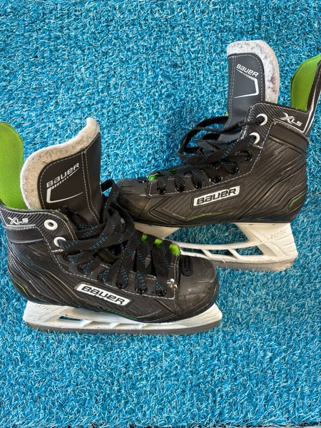 Junior Bauer XLS Hockey Skates Regular Width Size 3 (Used)