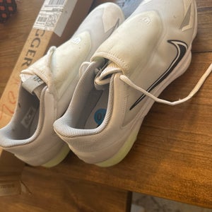 White Men's Size M 10.0 (W 11.0) Adult Nike Trout Metal (New)