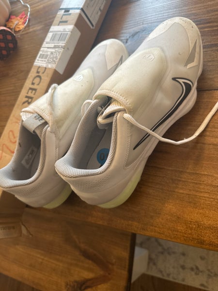 White Men's Size M 10.0 (W 11.0) Adult Nike Trout Metal (New)