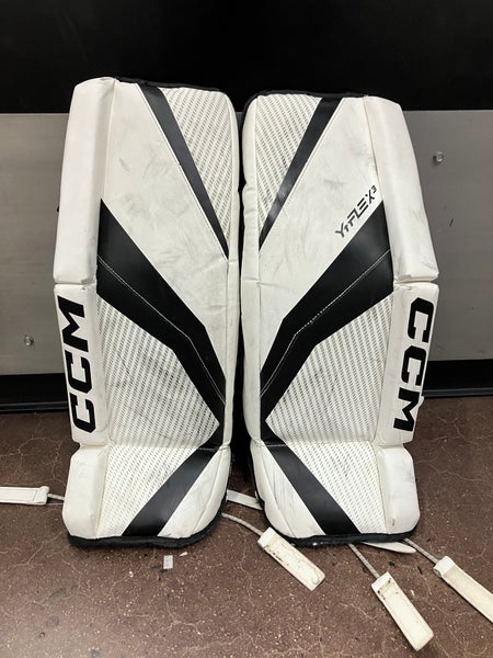 White 26" Youth CCM YTFLEX 3 Goalie Leg Pads (Used)