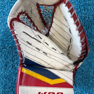 Junior CCM Extreme Flex II 760 Goalie Glove Regular (Used)