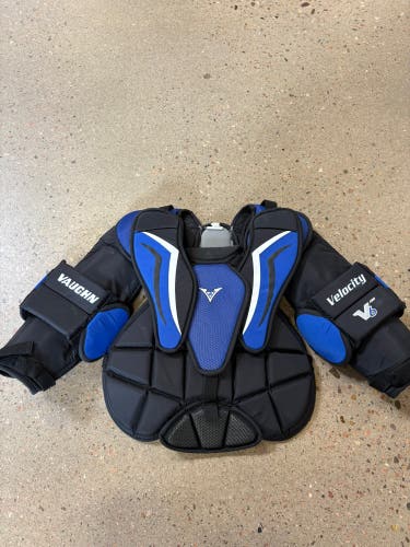 Youth Medium/Large Vaughn Velocity V6 700 Goalie Chest Protector (Used)