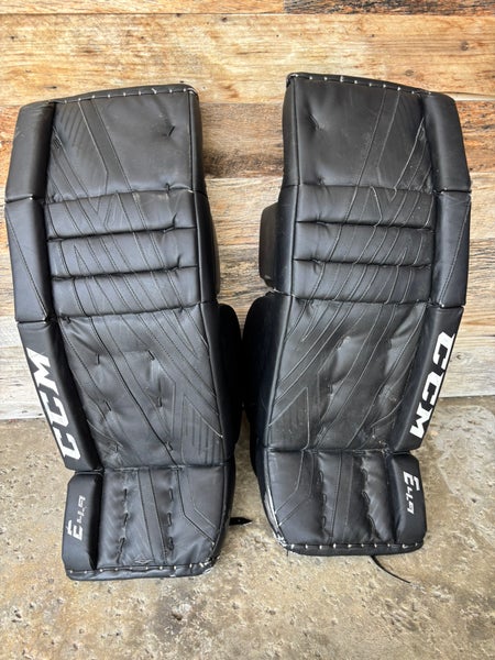 Black 32" + 1" Intermediate CCM Extreme Flex E4.9 Goalie Leg Pads