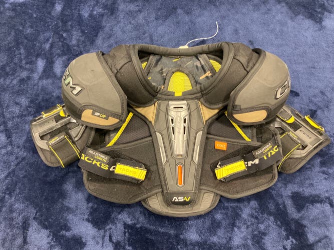 Small Junior CCM AS-V Shoulder Pads (Used)