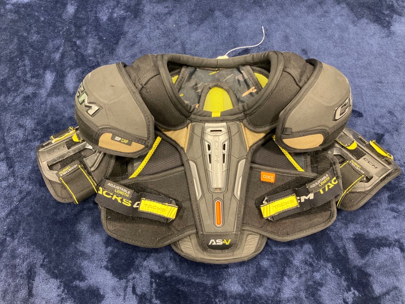 Small Junior CCM AS-V Shoulder Pads (Used)