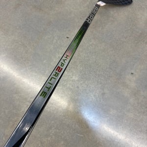 Intermediate Bauer Vapor Hyperlite 2 Hockey Stick Right Handed P28 (Used)