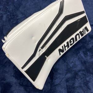 White Senior Vaughn Velocity V9 Goalie Gloves & Blockers Regular (Used)