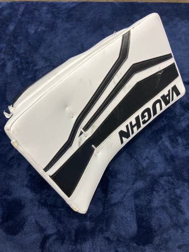 White Senior Vaughn Velocity V9 Goalie Gloves & Blockers Regular (Used)