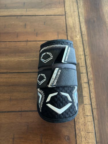 Black Junior EvoShield Elbow Guard Elbow Protection (Used)