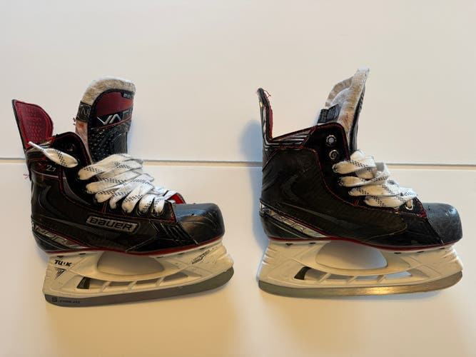 2022 Bauer Vapor X2.7 Hockey Skates Regular Width Size 3 (Used)