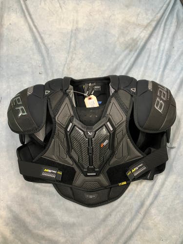 Medium Intermediate Bauer Supreme M5 Pro Shoulder Pads (Used)